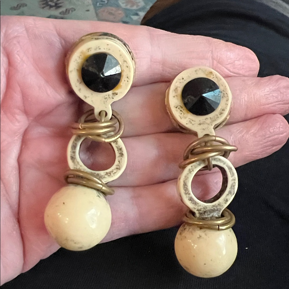 Unique Vtg 80s Clip Earrings 🥰